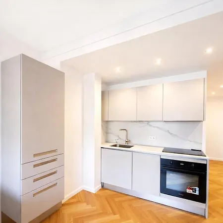 Newly Renovated In * Beaulieu-sur-Mer