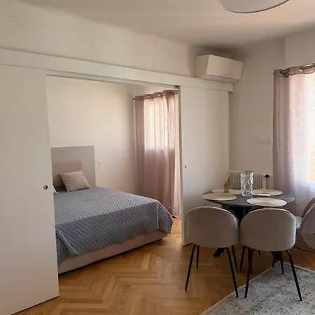 Lejlighed Newly Renovated In