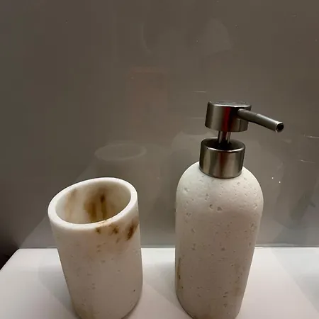 Newly Renovated In Lejlighed